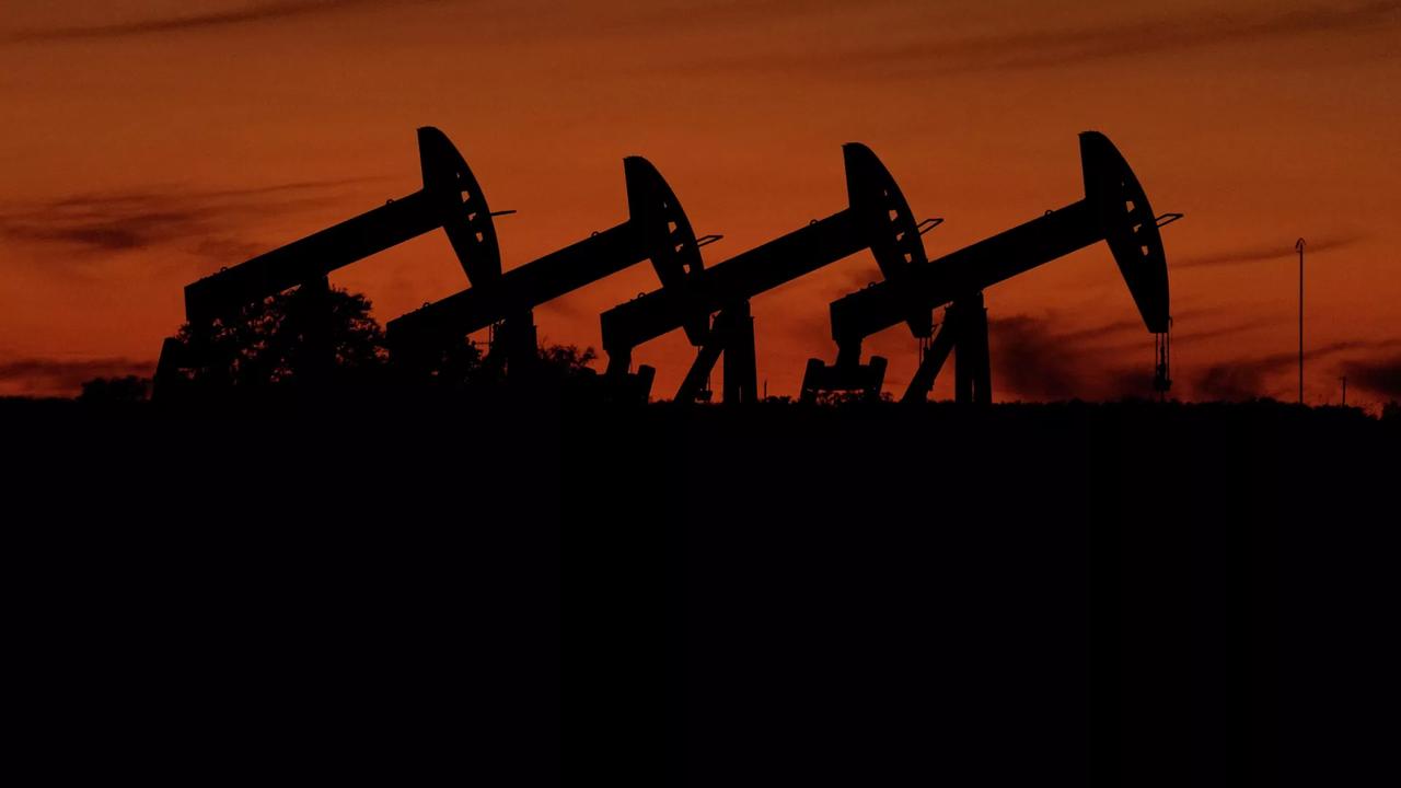 在高价格水平下，美国加大油气出口赚钱。

都以为只是俄罗斯享受了高油价的好处，没