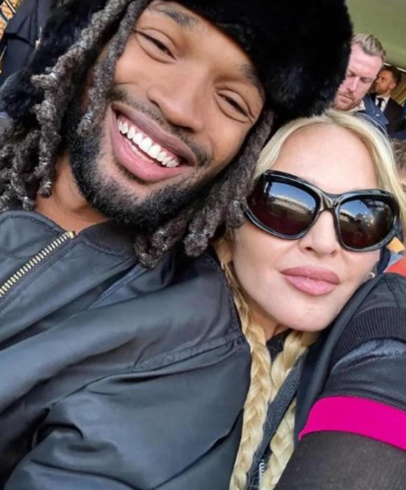 Akeem Morris 是一位来自牙买加的足球运动员（前锋），约出生于1996