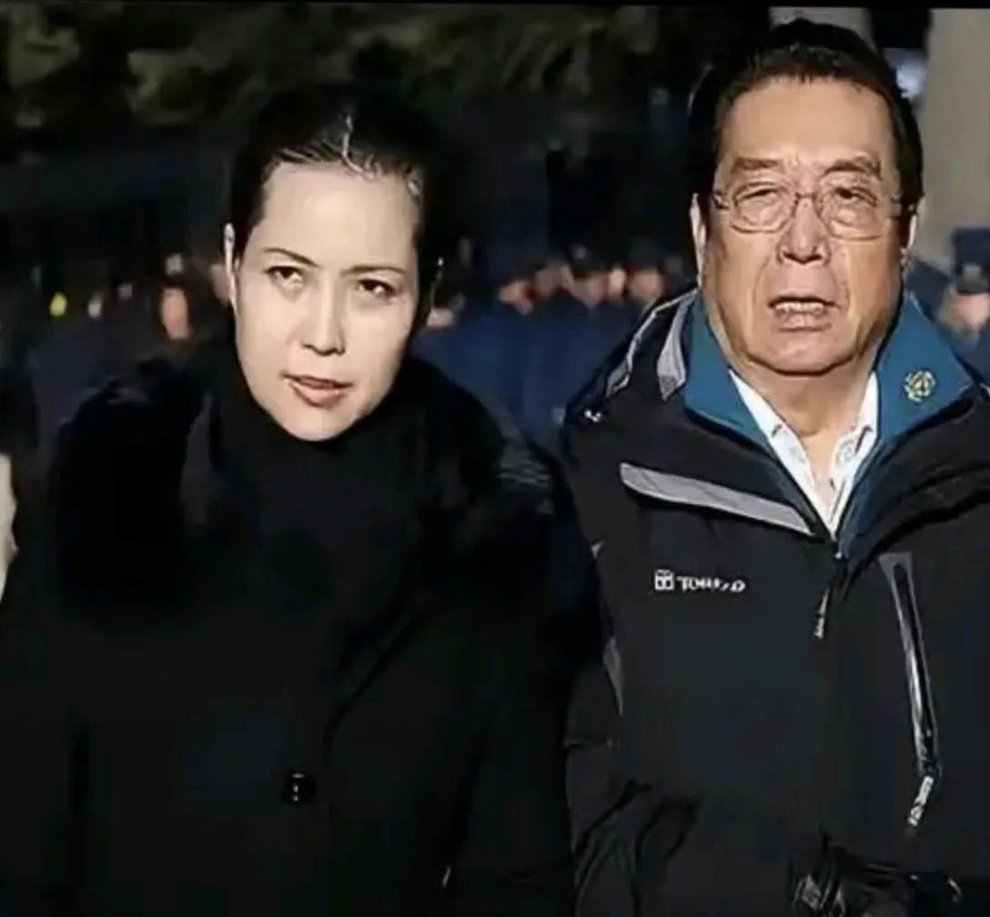 名人也有烦恼，钱够花觉够睡，但对于儿子，公开场合他俩不愿意多提。