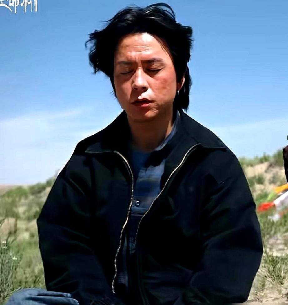 同一颗子弹，杀了两个人，中间隔了十七年。
 
多杰的颅骨里，那颗子弹还在。法医把