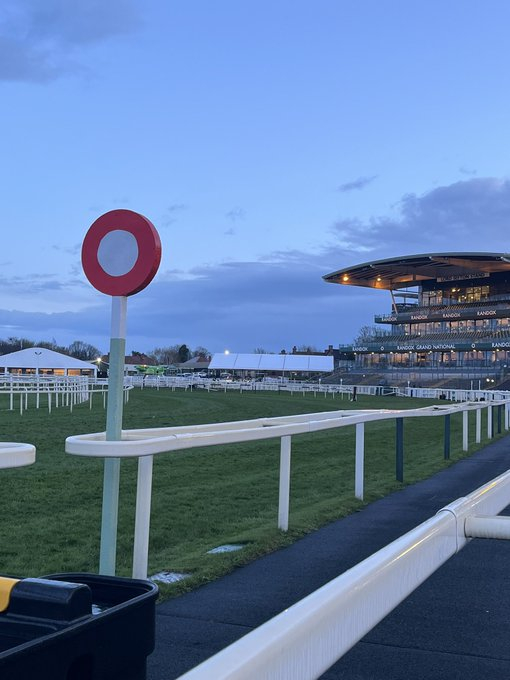 多米尼克金宣布退圈：一切到此落幕。英国国家越野障碍赛马的终点线，也是我这位记者职