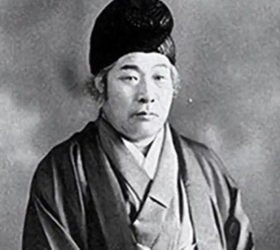 怪不得日本这么着急想跟咱们打一仗，日本出了个特别神的预言家叫王仁三郎，他最出名的