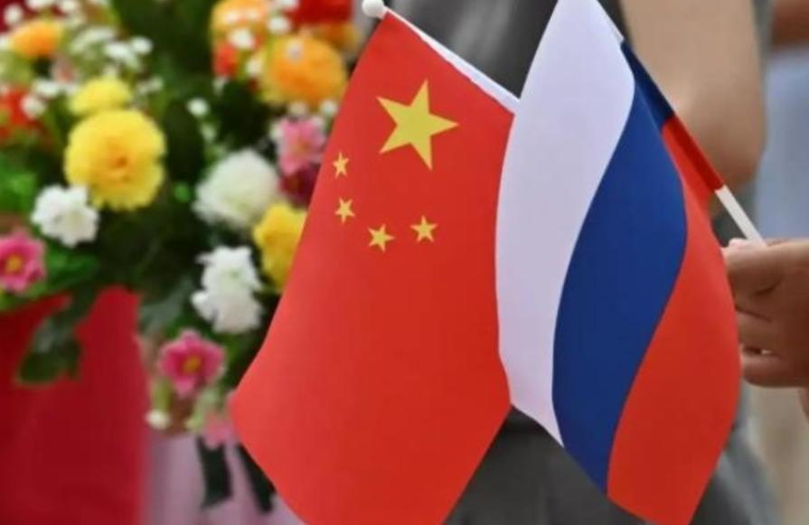 俄罗斯再这样被耗下去，会不会亡国？亡不亡国的，我不知道。但泽连斯基多撑一天，咱们
