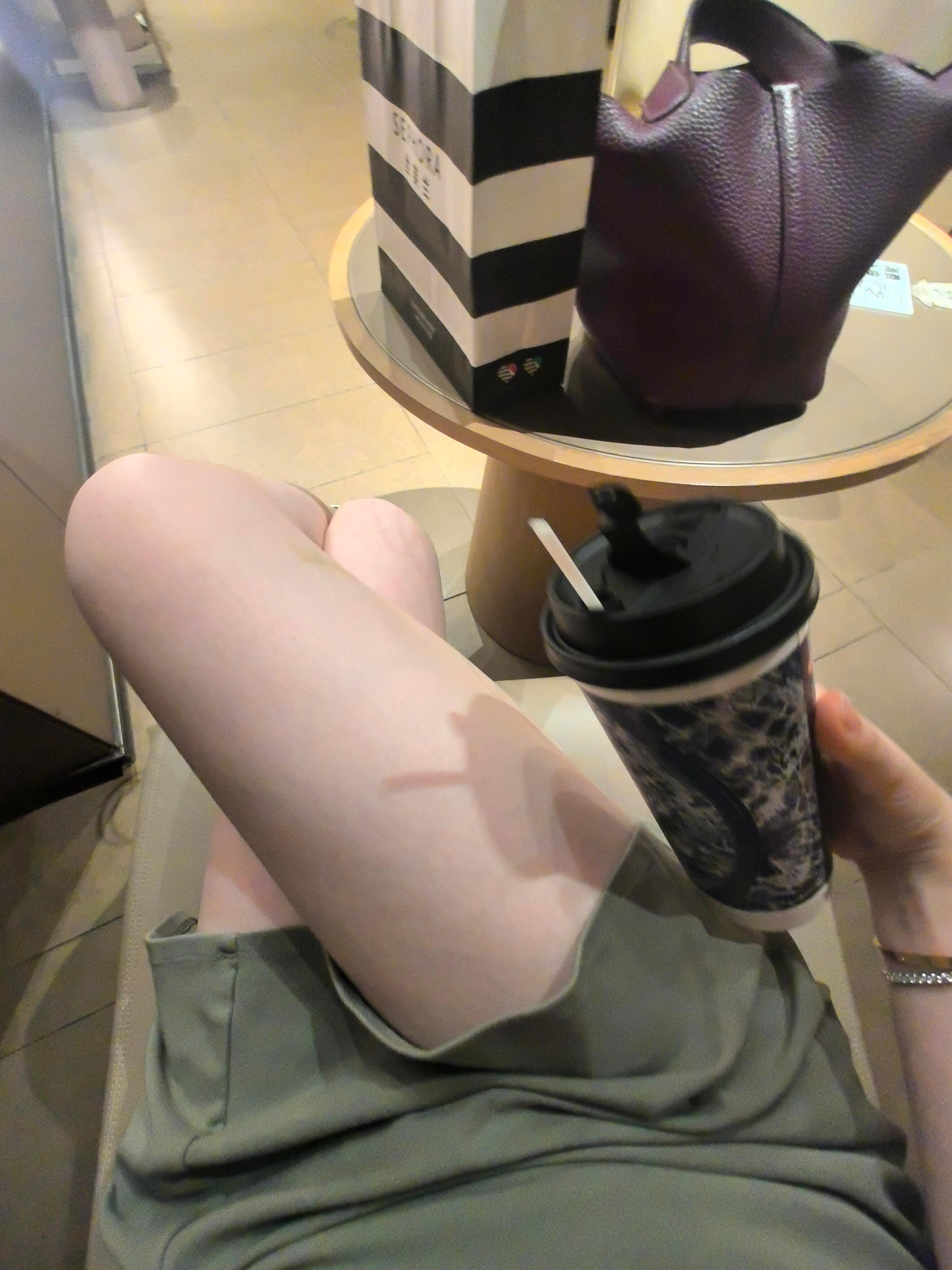 好可惜,我的真心耐心全都给了一个看见我流泪也无动于衷的人。 