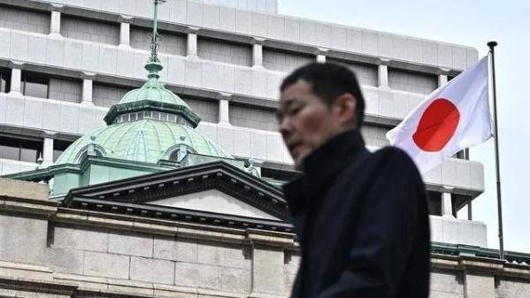 日本现役军官持刀闯我使馆！这不是疯子，是极右毒瘤在公然挑衅
 
别再当普通治安案