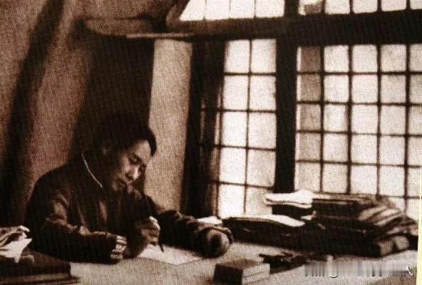 
人生是一本书，你我都是作者，又是主人公。一生所经历的困难和艰辛，都要靠自己的辛