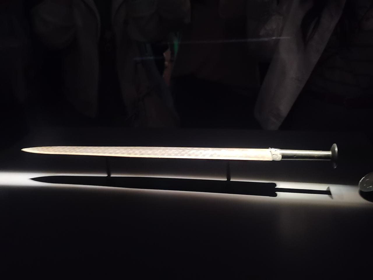 湖北省博物馆~越王勾践剑、编钟。