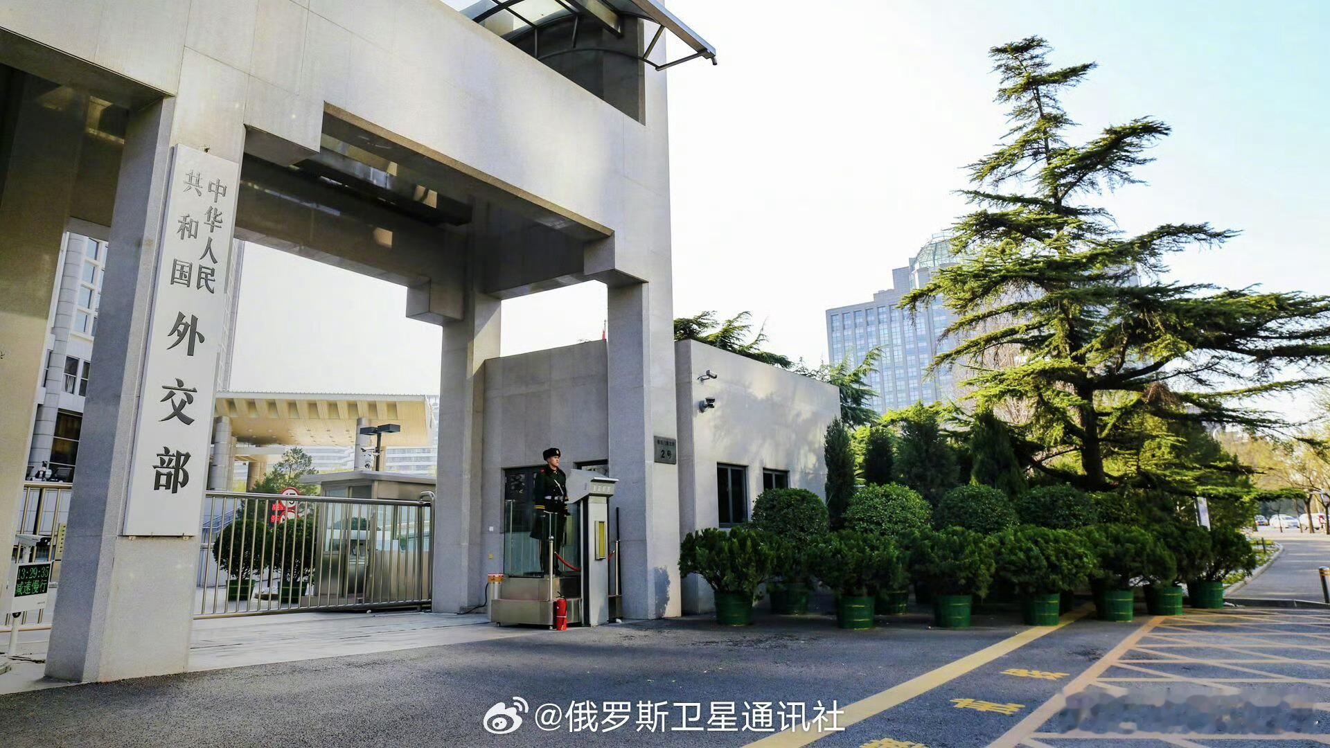 【中方强烈抗议高市早苗涉台错误言行】有记者提问，10月31日、11月1日，日本首