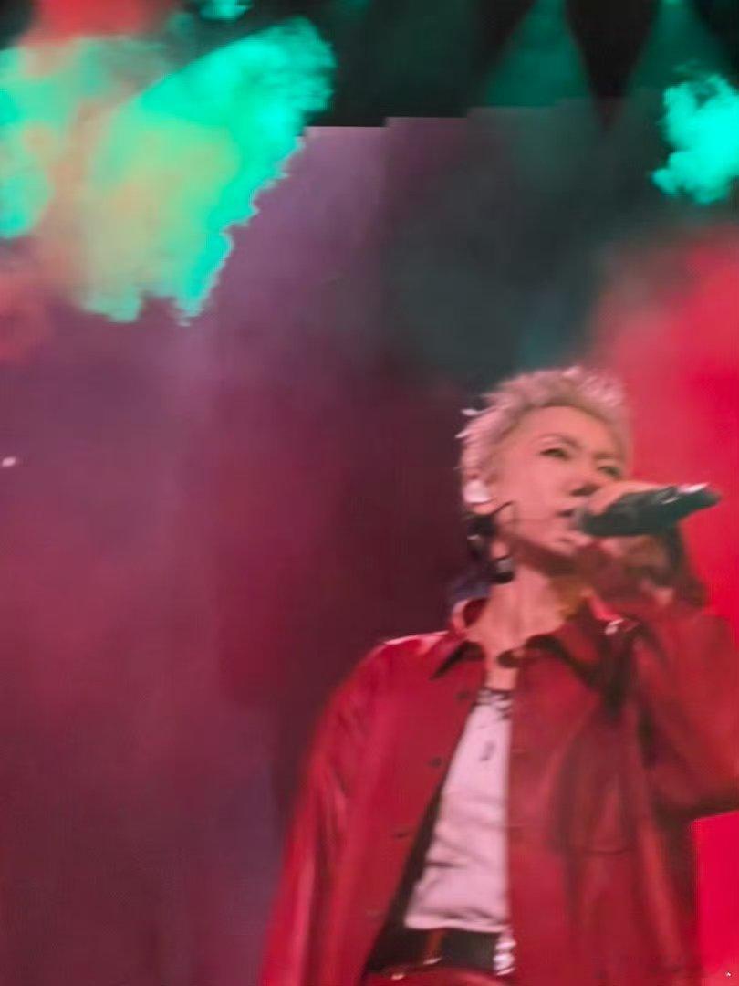 汪苏泷好S的视角汪苏泷演唱会好S的视角5. 成都演唱会这个近距离机位太会拍了！红