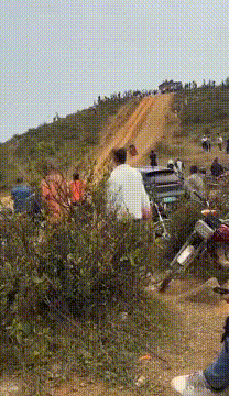 大爷永远是大爷！！！

 “老要张狂少要稳”，
 民间俗语，大意是说：
老年人要