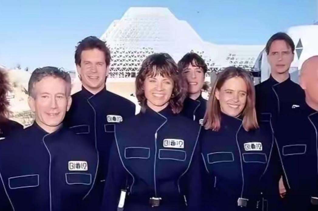 1991年，美国特意做了一个轰动全球的实验，把4男4女关在一起两年，再次打开房门