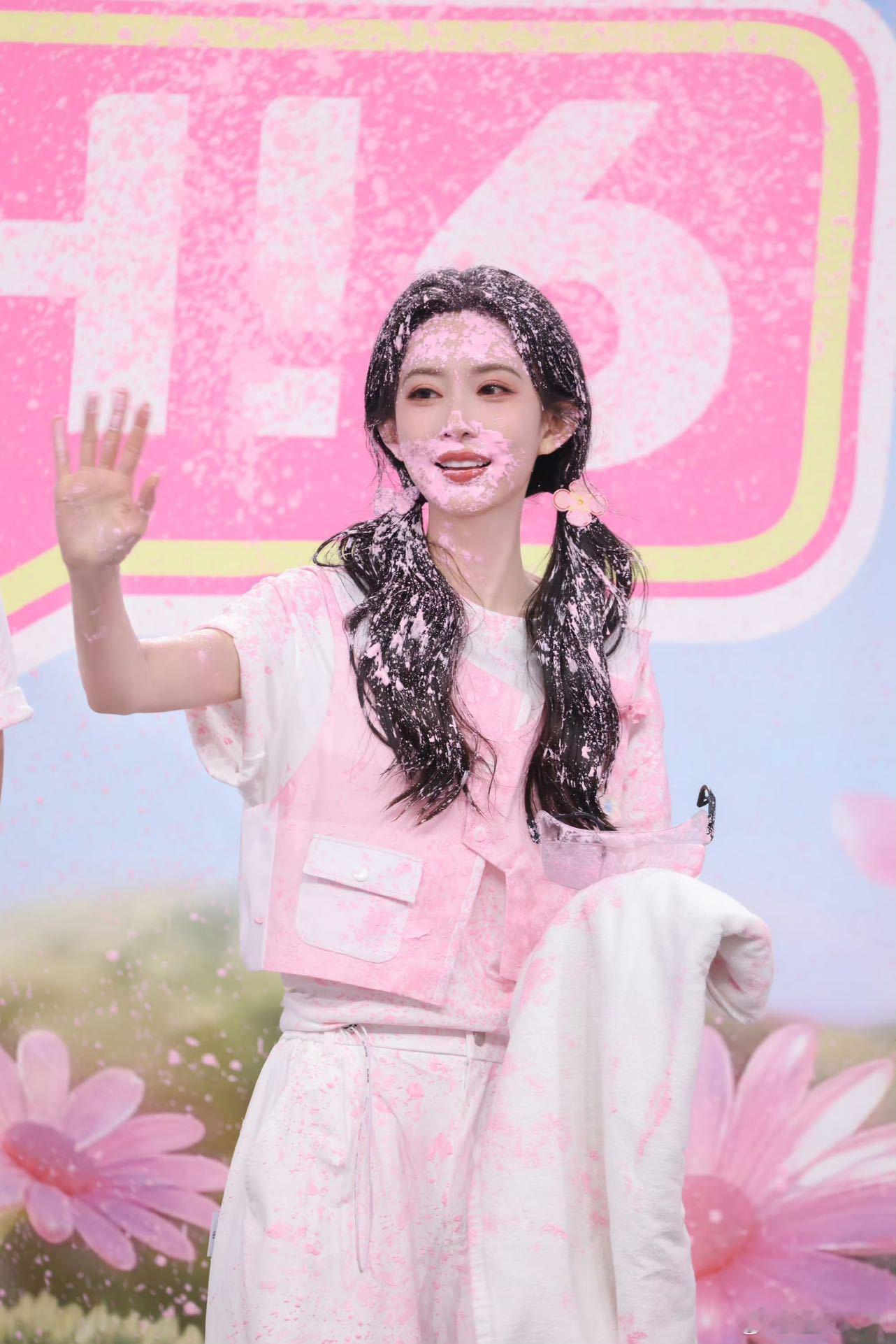 孟子义月初收官月末开机孟子义刚杀青又进组 忙碌的行程并没有让她的状态掉线，各类公
