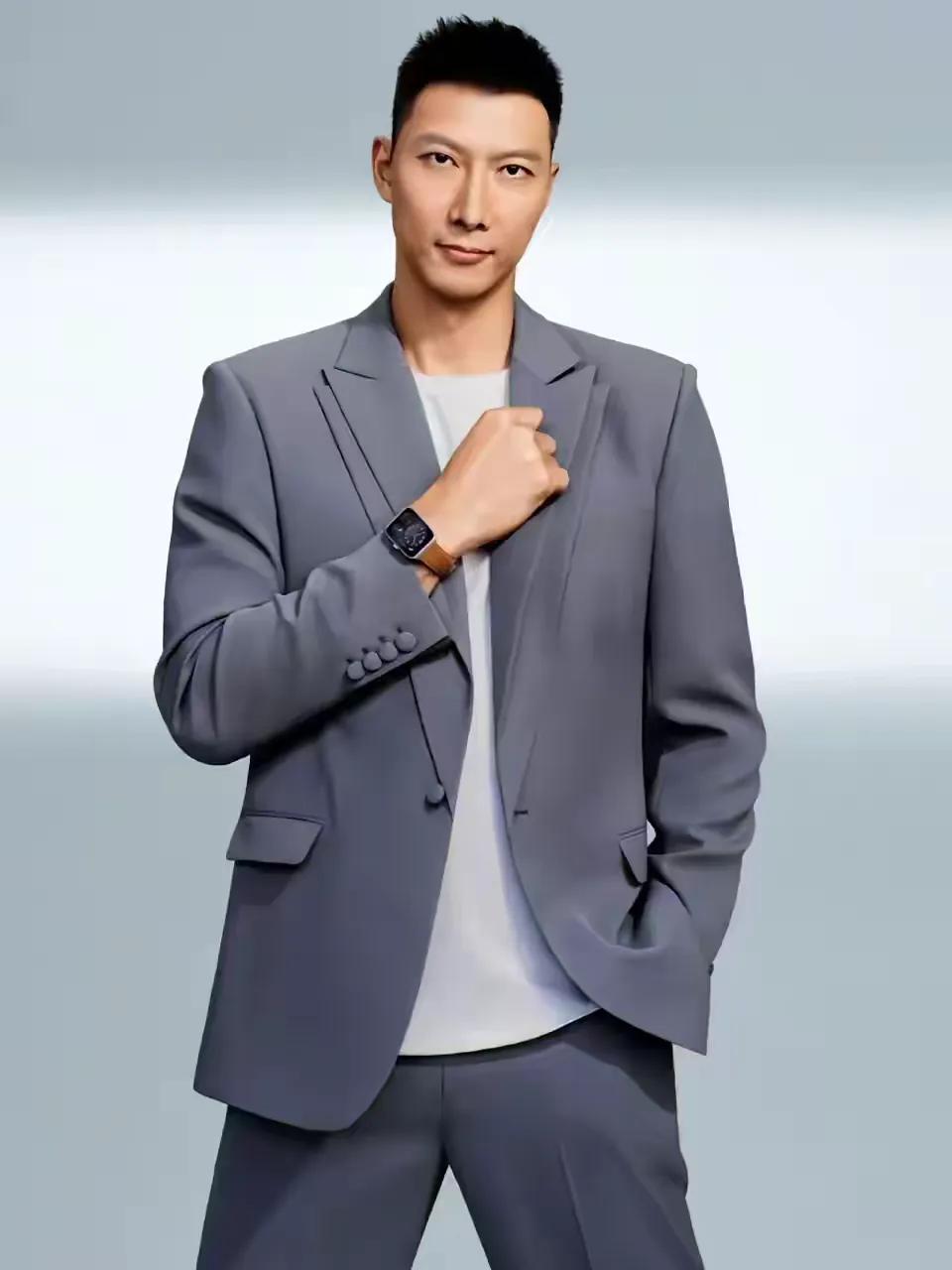 你发现没，易建联这件事儿啊，怎么看都觉得有点蹊跷。一开始传出消息的时候，大家都有