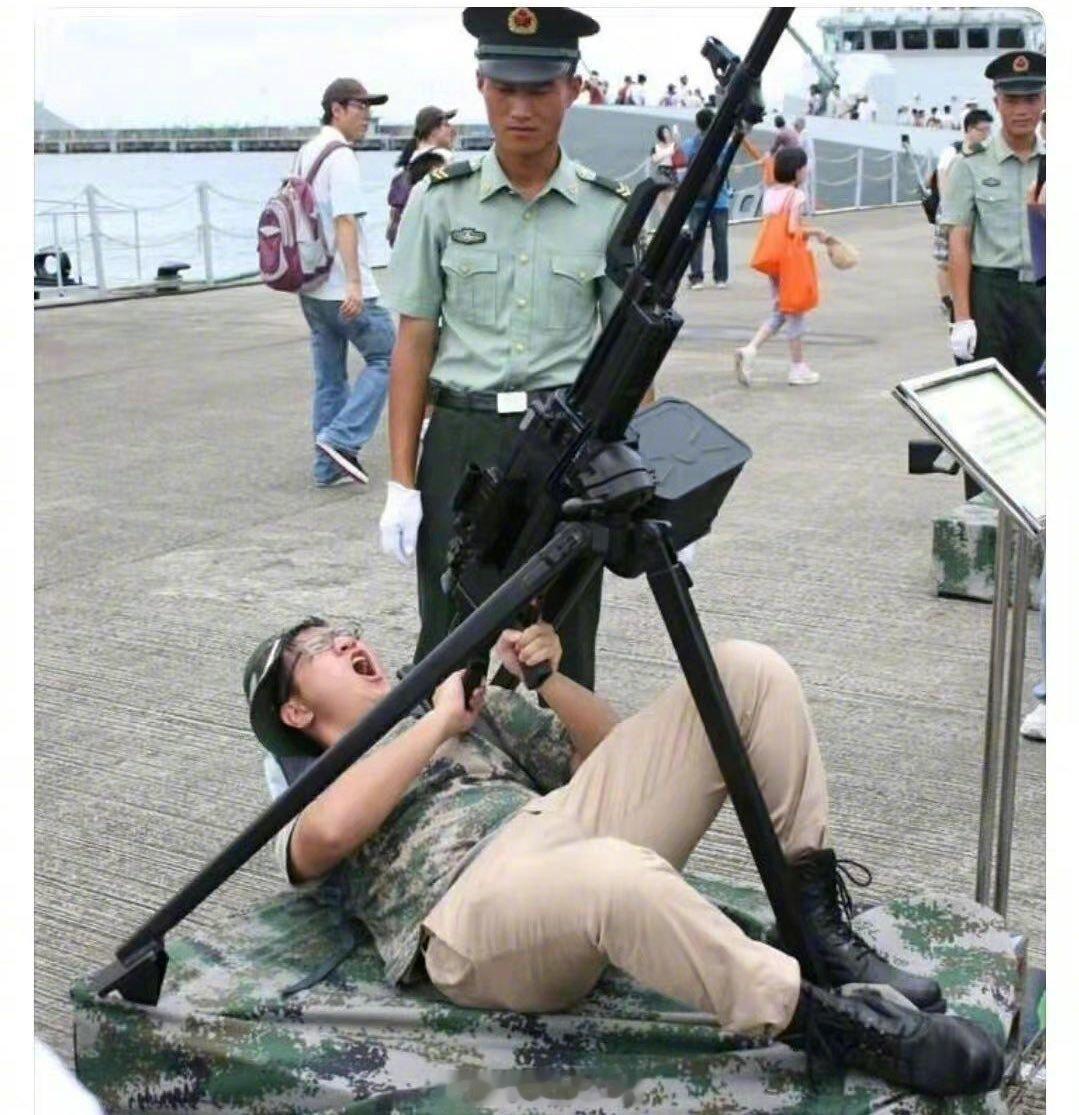 中国高射机枪小胖居然有了模仿者