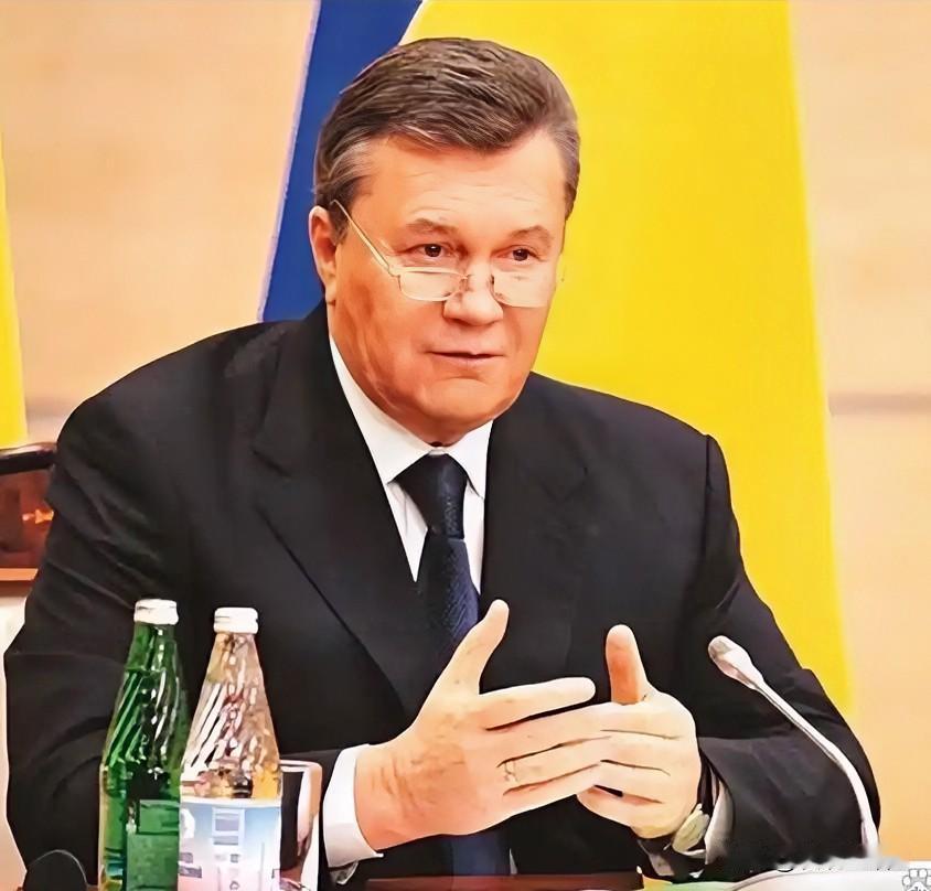 最近泽连斯基访问美国，全程不断点头哈腰、姿态放得很低，明眼人都看得出——乌克兰能