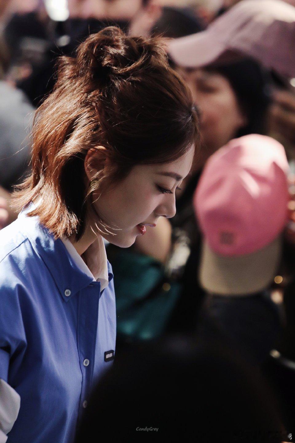 赵今麦线下人气依旧也体验上打碟啦！感觉玩的挺开心的赵今麦打碟 