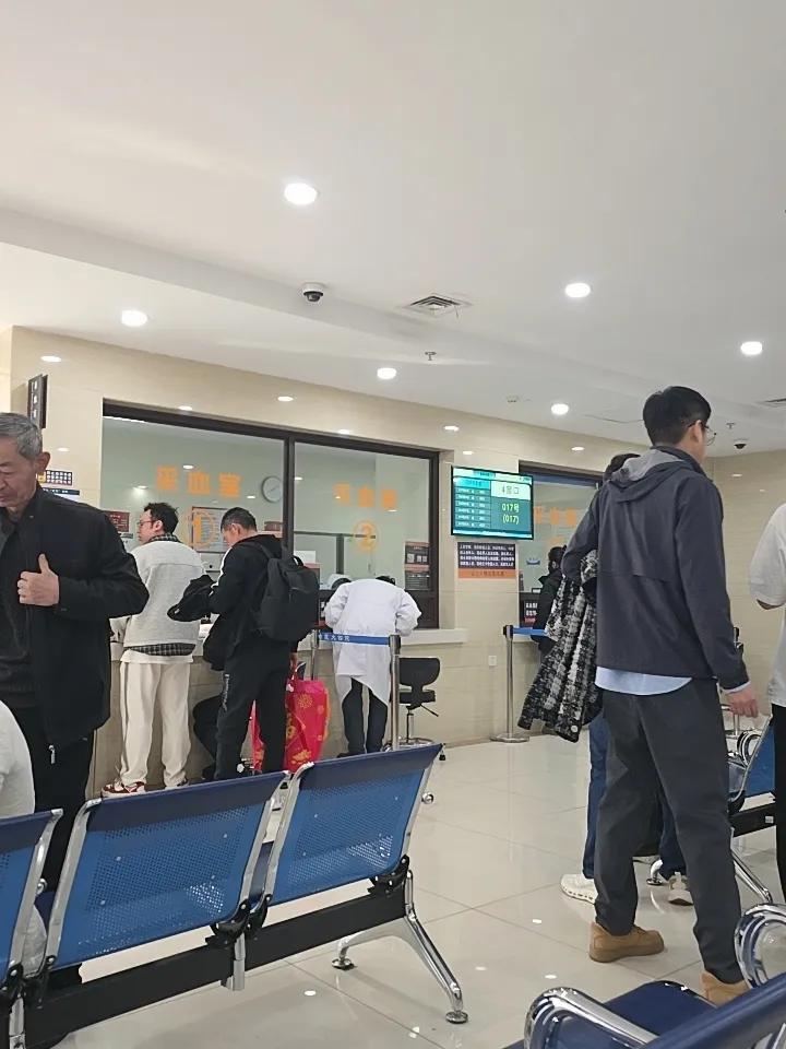 每日一图随手拍黑龙江省哈尔滨市医大四院江北分院人满为患，这家医院医疗技术精湛设备
