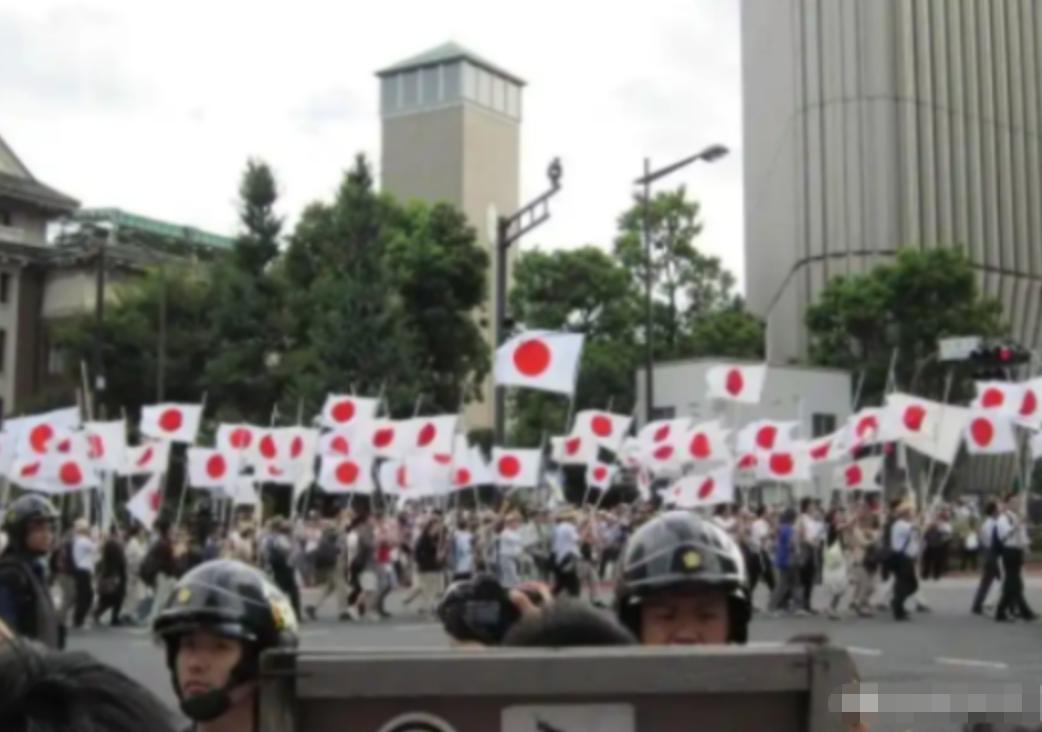 为什么现在日本越来越猖狂？一位日本老人一语道破：“日本之所以敢跟中国叫板，说到底