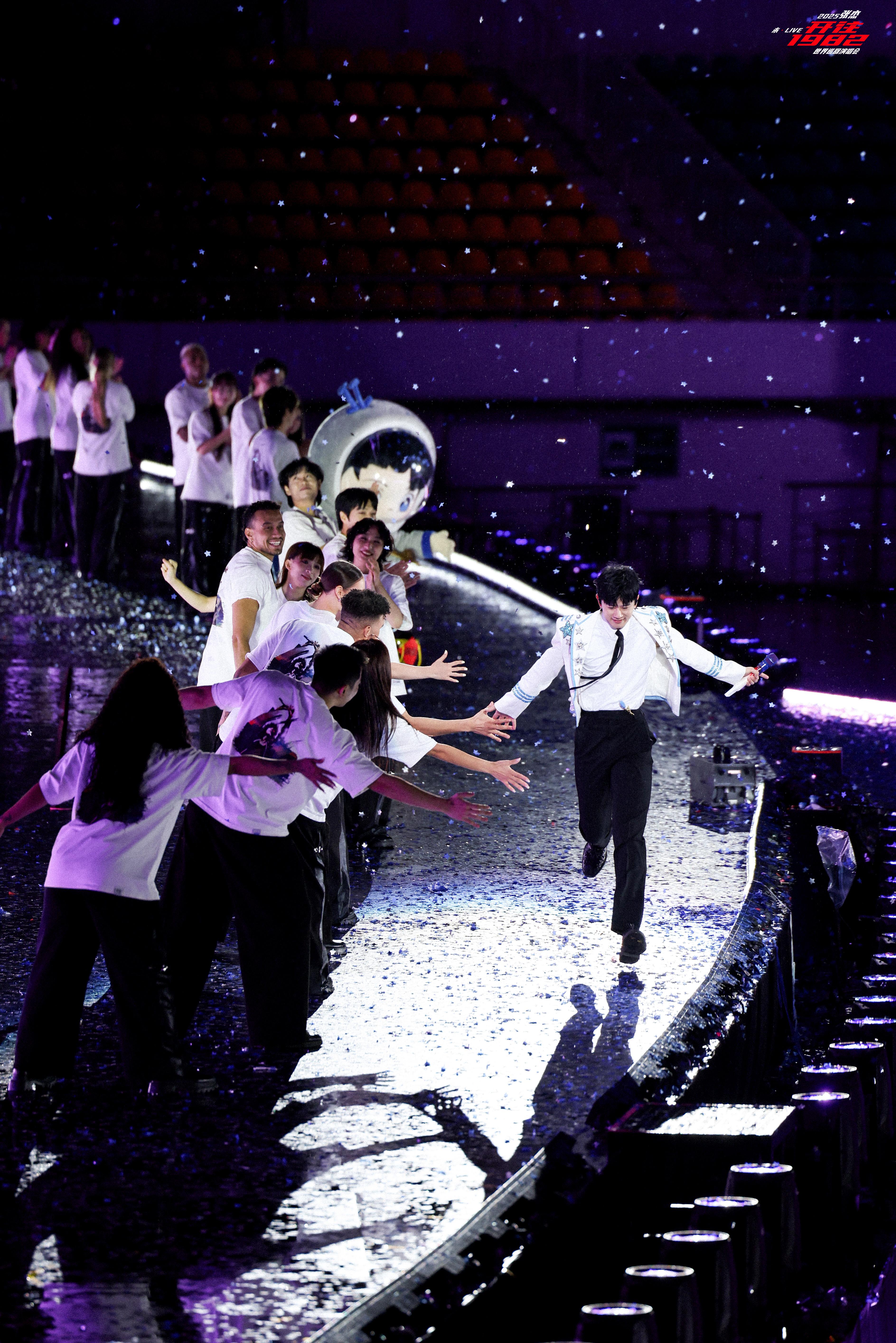 不管你在哪都是万众瞩目的焦点🥹 ​​​