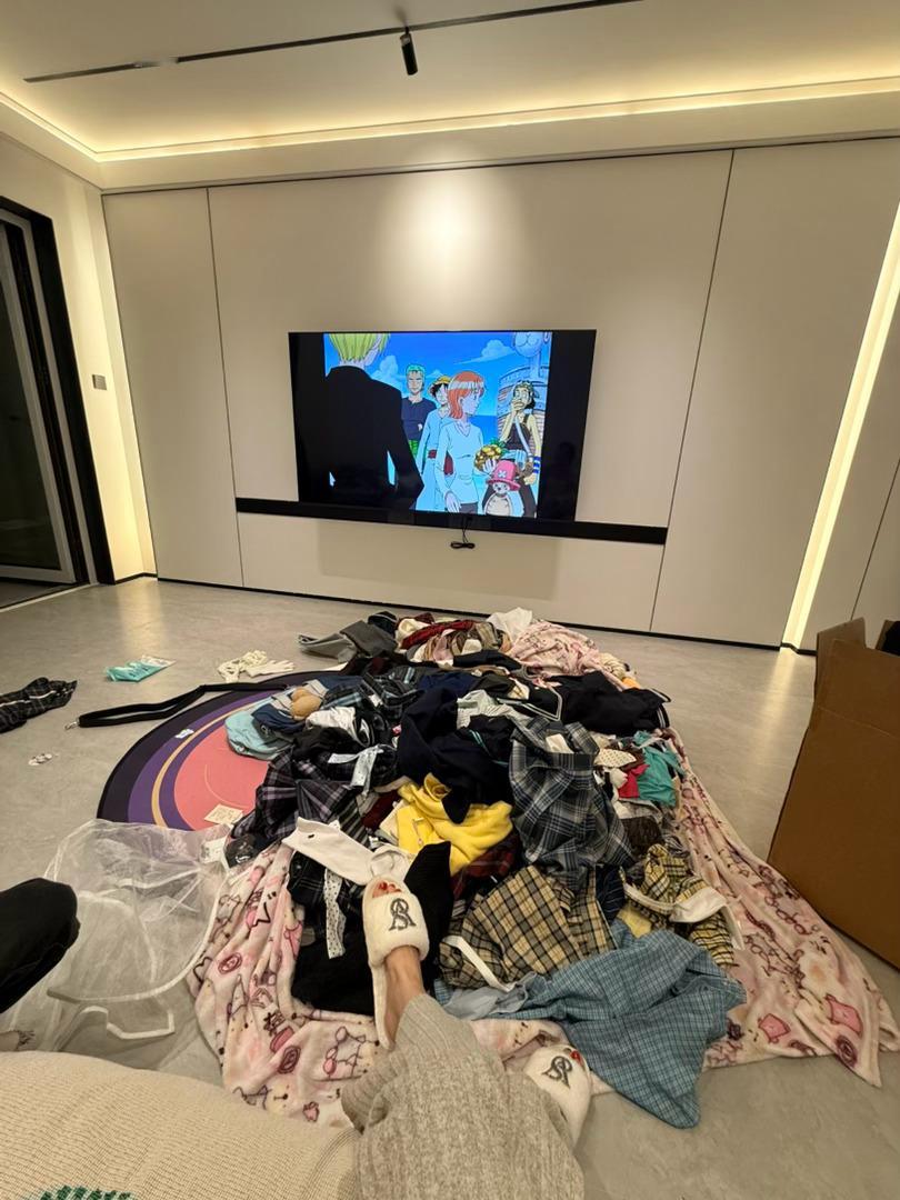 搞个抽奖把制服送了吧，收没地方收，穿也穿不到 ​  ​​​