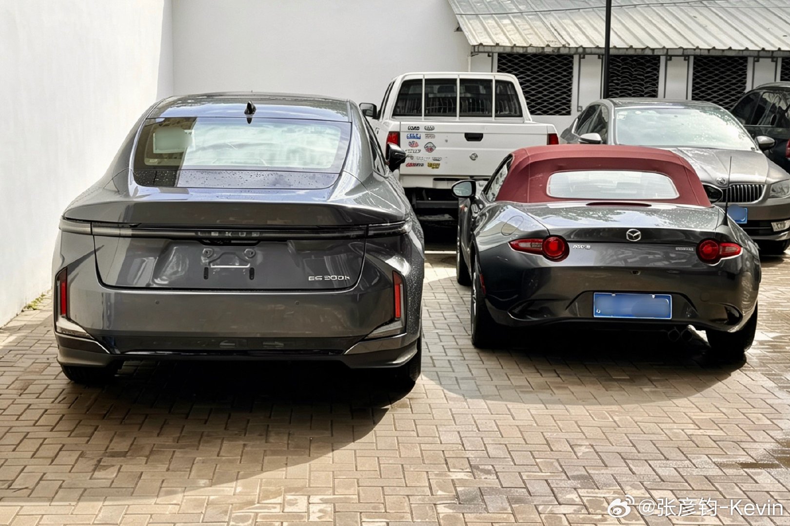 第一次把新ES300h和MX-5停一起，我去…我的Miata怎么变童车了？？！凯