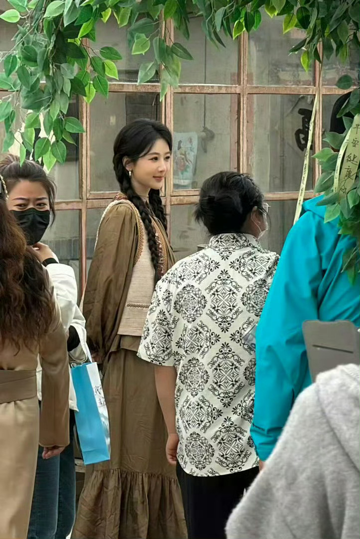 白玉兰视后终极预测期待杨紫闪耀白玉兰演技好`人品好`，通过《生命树》让观众认识到