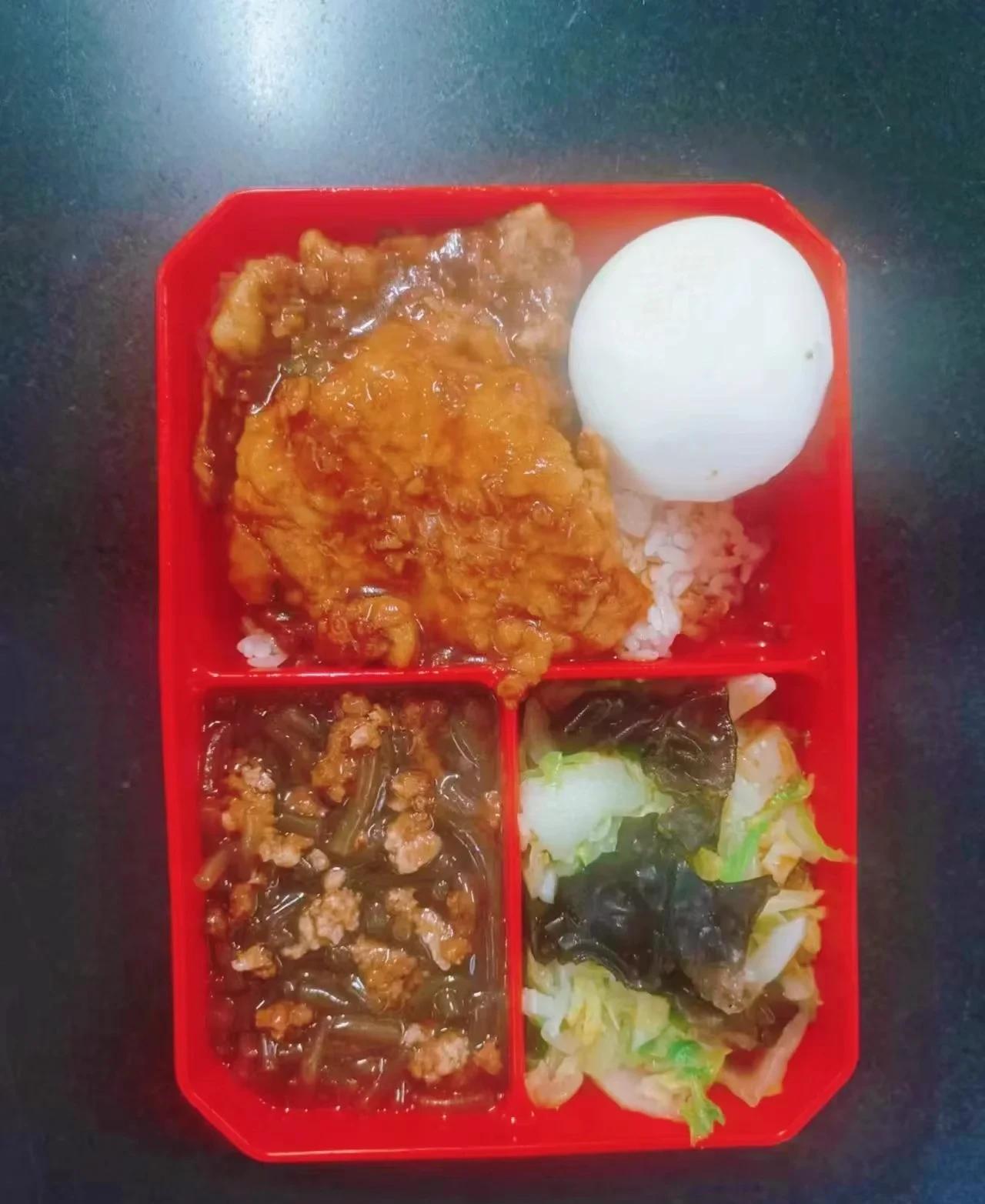 终于知道预制菜为什么在中小学推行！原来是这样子！

原因非常简单：
1、如果先进