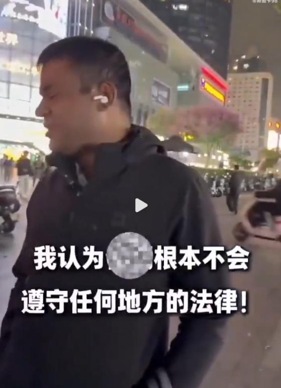 一个来中国游玩的印度裔阿三接受采访时说，中国应当重视移民管理制度的完善，要学会准