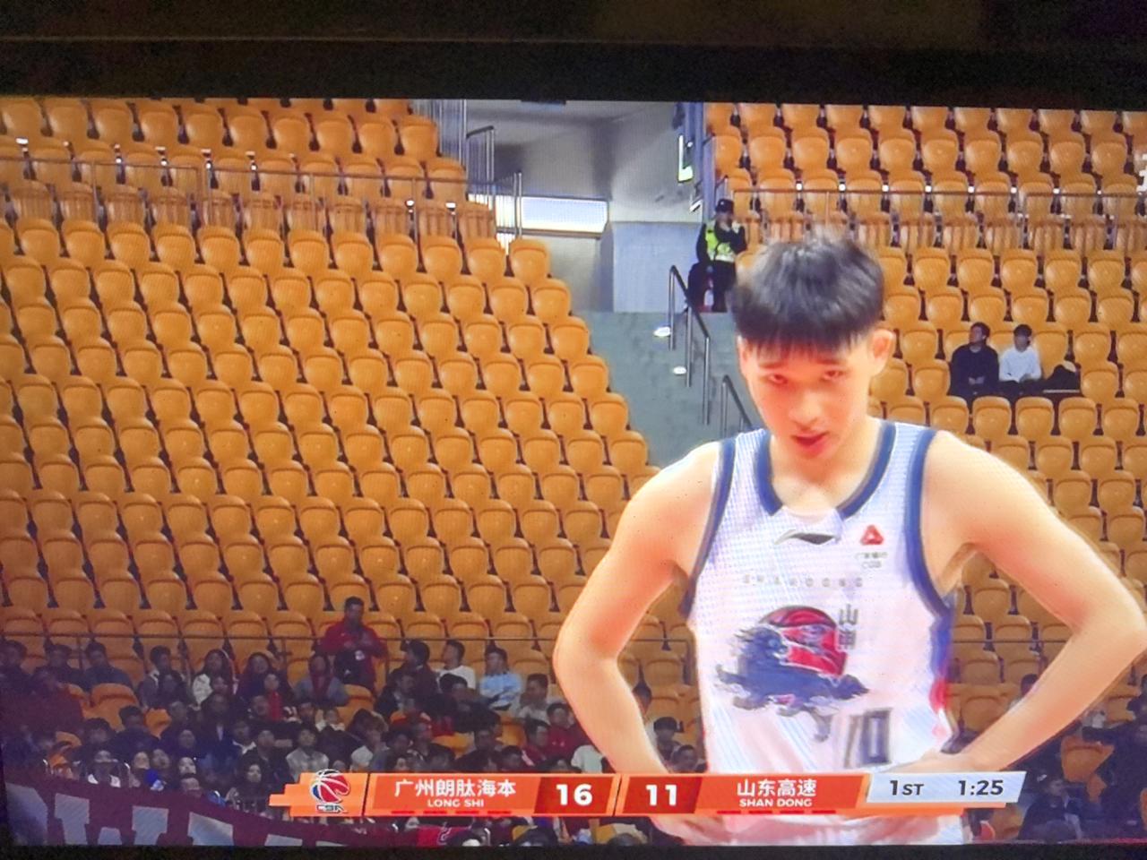 山东队这主场座位真的好空啊！
是山东人都不喜欢看篮球？
还是山东队球票太贵了？