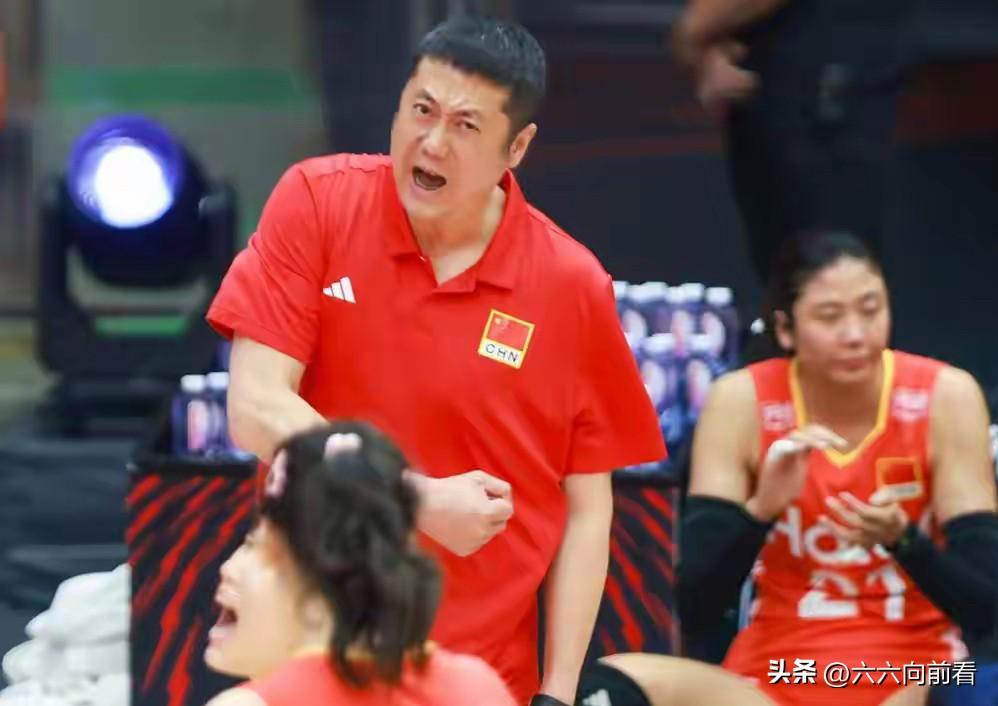 赵勇为何放弃朱婷？不外乎这三点原因：
1. 功高盖主，国际巨星在队伍里不好管理，