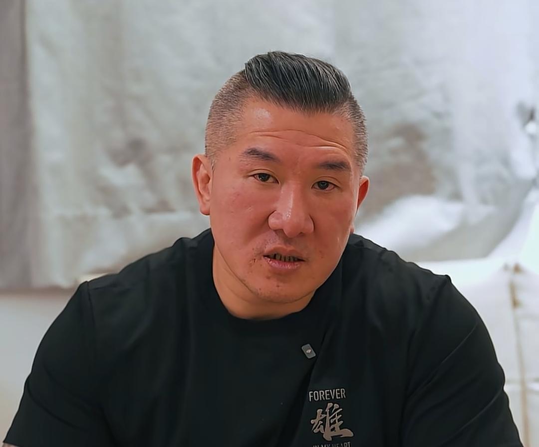 台湾网红馆长多次在直播中称赞大陆的张雪机车，近日馆长再次表示，希望有机会到重庆做