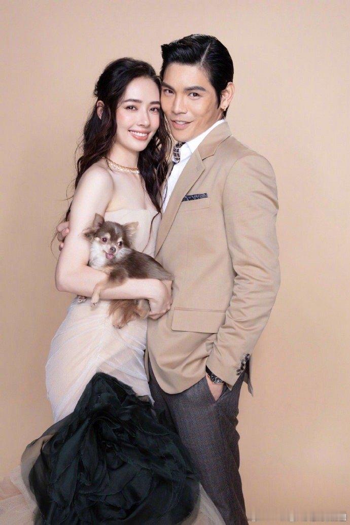 #向佐维护郭碧婷#这碗个狗粮我先吃为敬了，果然还是正夫妻最好磕呀，他们两个人怎么