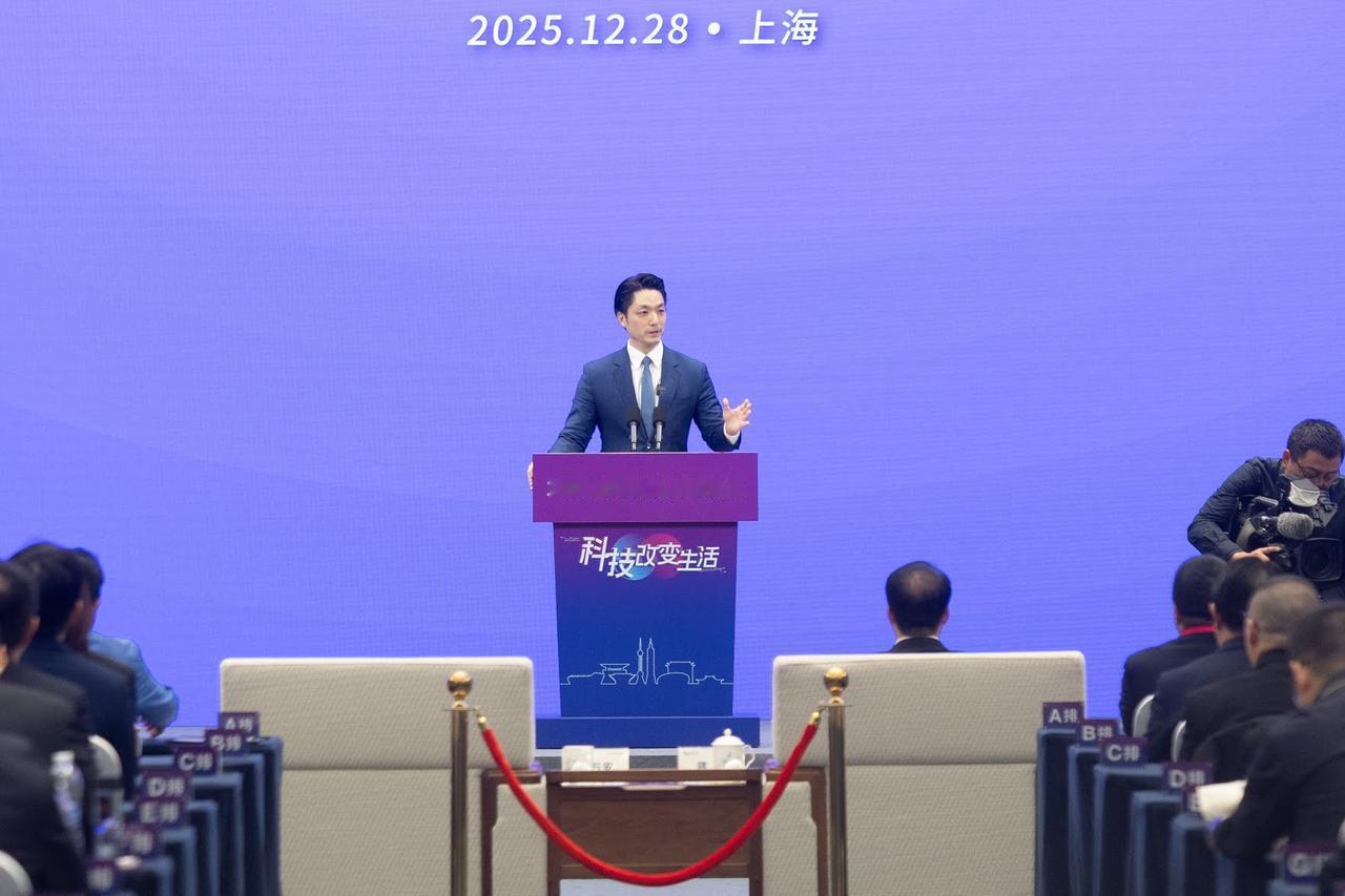 女教师分享蒋万安双城论坛演讲遭攻击 区桂芝力挺斥：不是网军就是青鸟

近日，台北