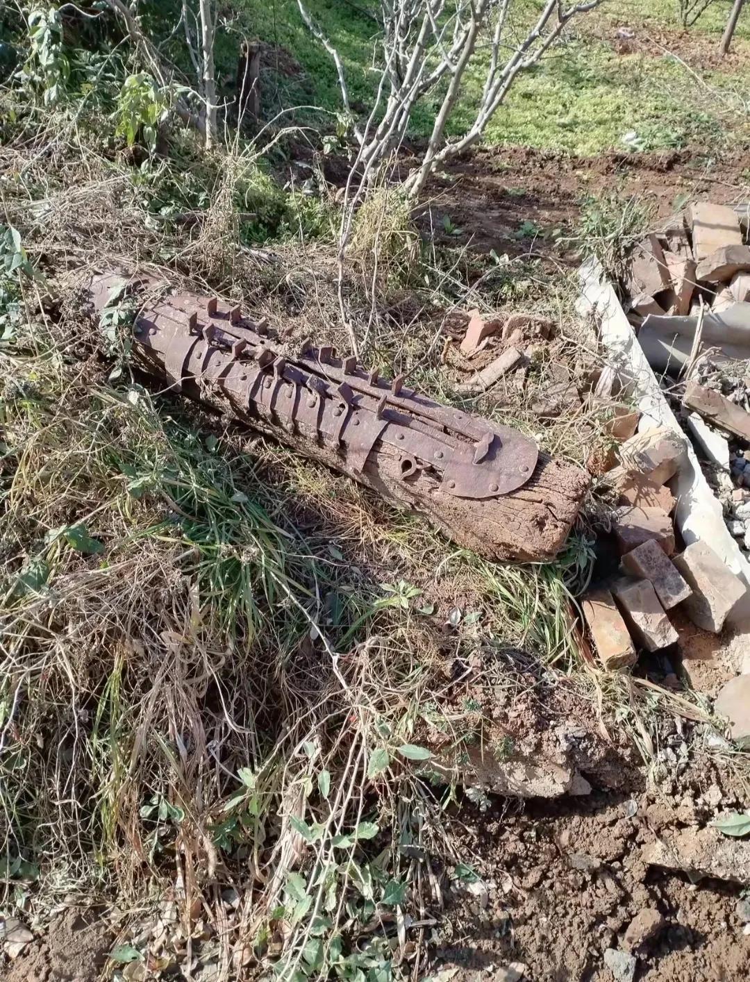 这老物件认识的人至少四十往上——八十年代前农村喂牲口全靠它。农村人管这叫闸，专用