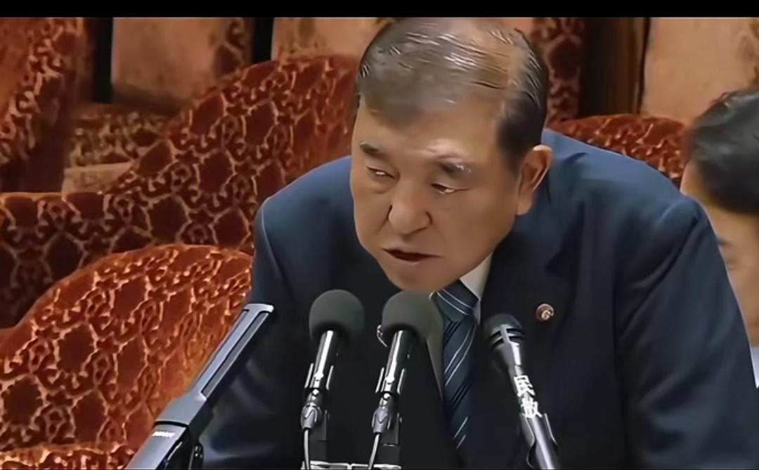 日本前首相石破茂，早前批评高市早苗的涉台言论损害了中日关系。但经过与高市早苗的协