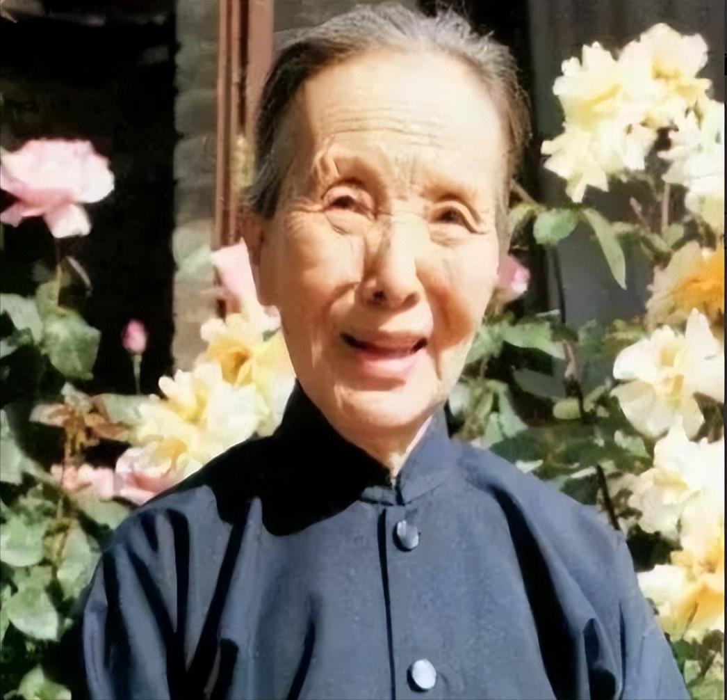 1997年，冰心长子趁妻子出国，将比自己小40岁的情人带回家过夜。后来他为了分割