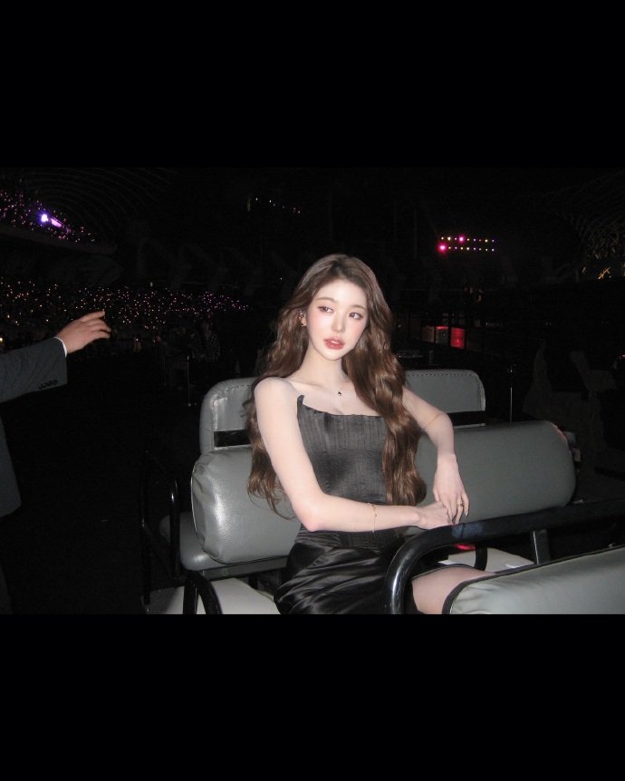 张元英晒AAA黑裙照张元英发了AAA黑裙照 张元英发了AAA黑裙照 