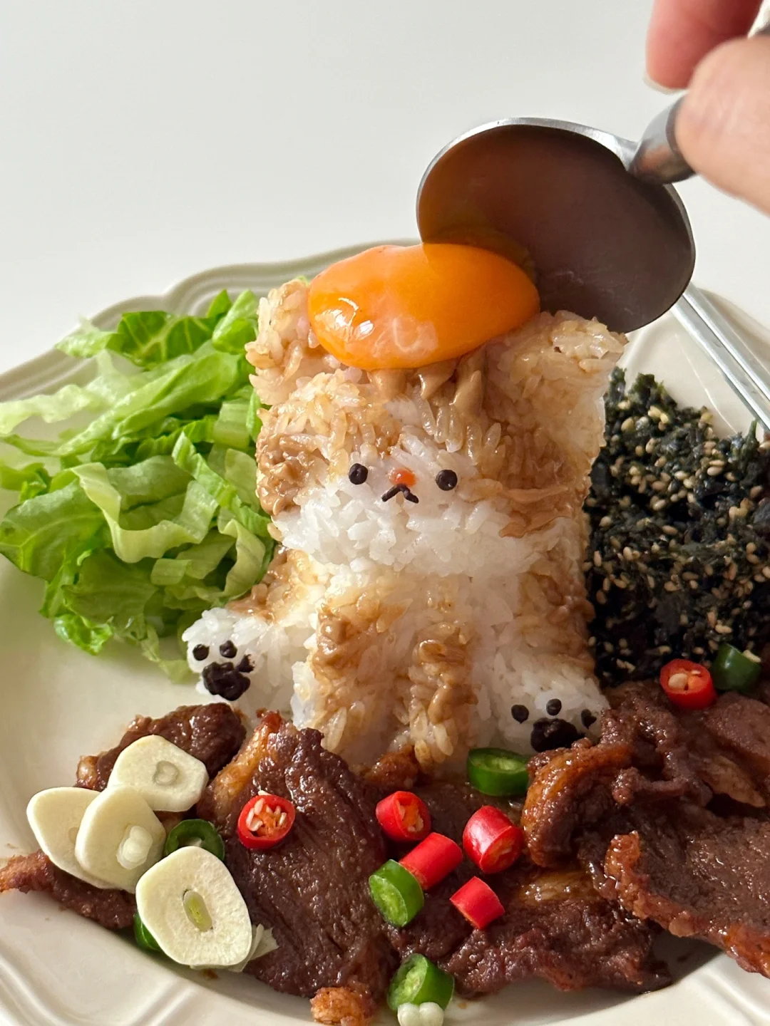 可爱橘猫盖蛋～韩式烤牛肉饭