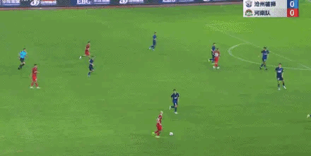 科维奇[思考]，头顶+脚踢，和对手门将打配合？还是阿德里安干得不错！恰到好处的传