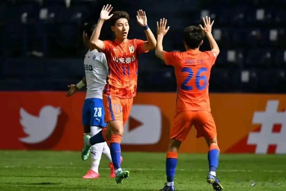 前场人员过剩，泰山追求两全其美，两大新星新赛季将驰援同省兄弟。
  以青训著称的