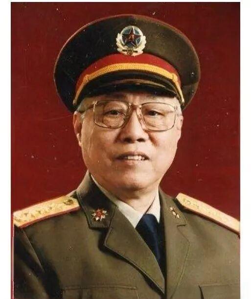 东北野战军第九纵队的司令员詹才芳，是一位老资格的将领，在红四方面军中就是正军级干