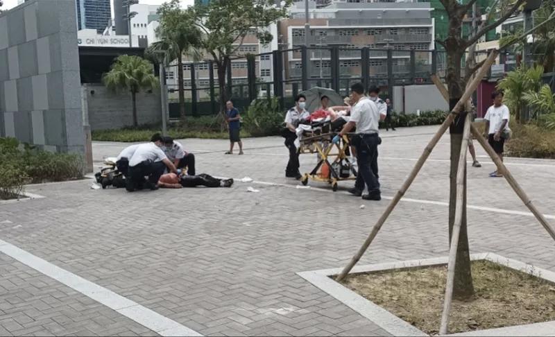 香港公园突发惊魂一幕！陌生男子挥刀，飞虎队潜水搜证，真相太揪心
 
光天化日的公