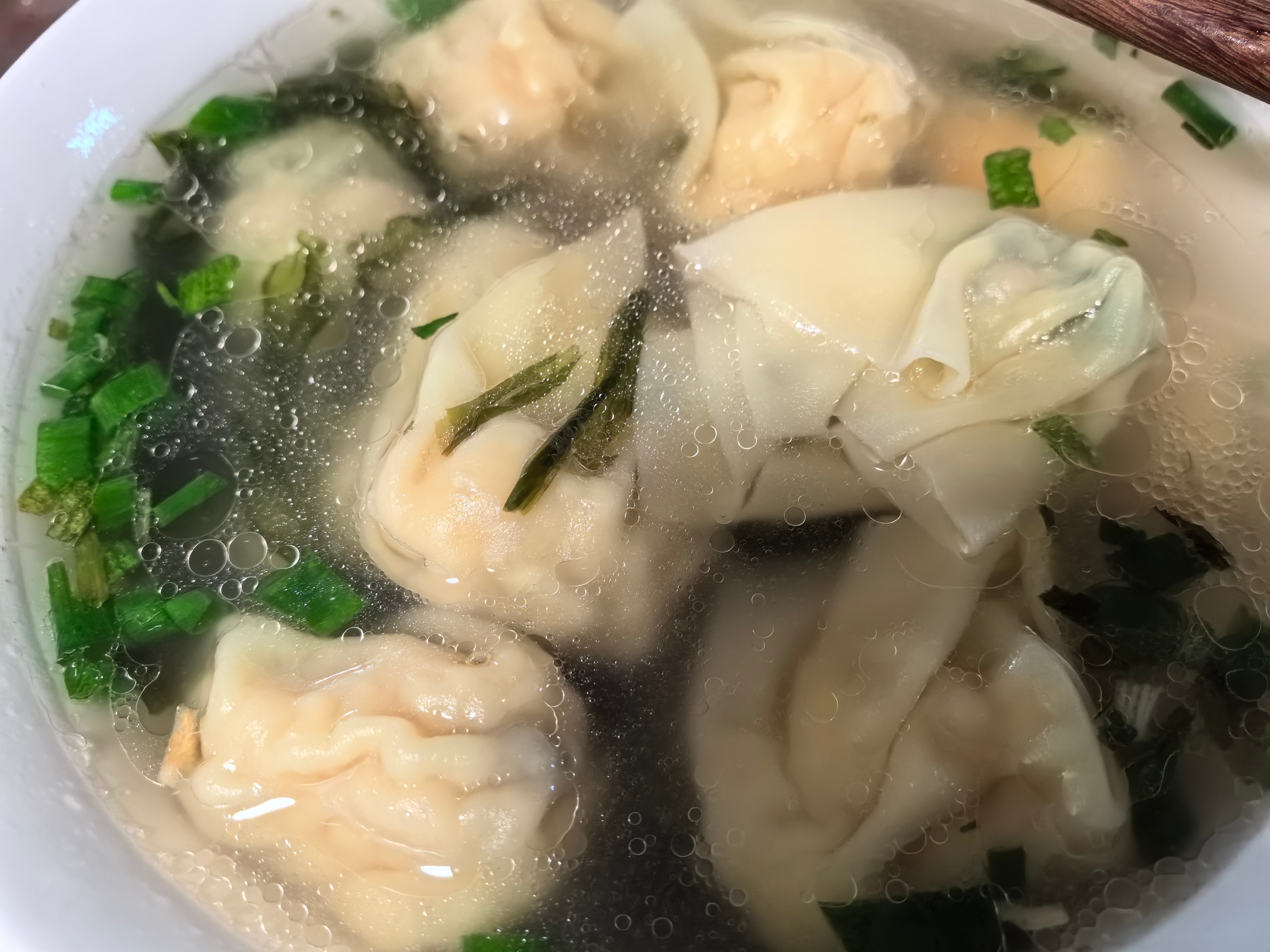 #做早饭时想# 早餐给自己整了一碗馄饨，边吃边想起。昨天晚上发一个帖子说中国超市