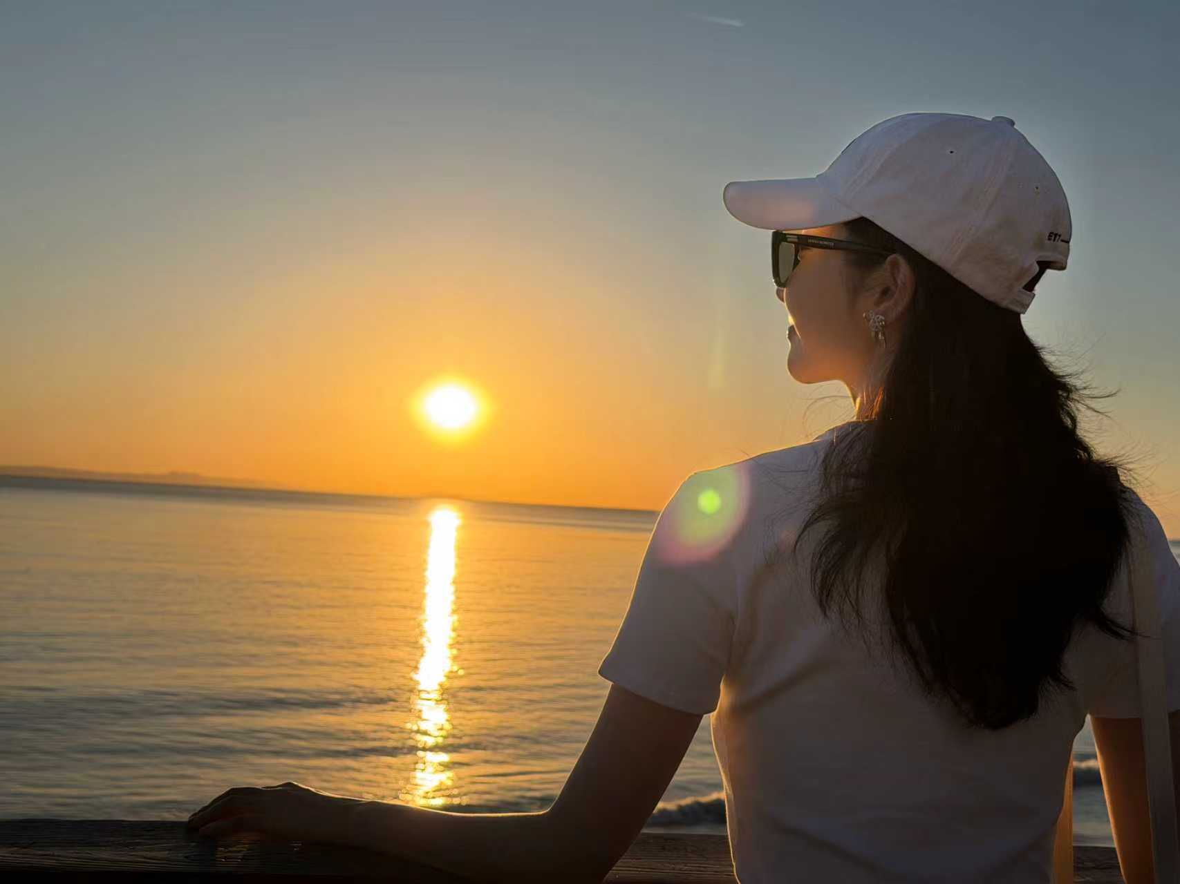 景甜海边日出随拍景甜海边日出随拍来啦好浪漫唯美的画面，要天天开心呀~ 