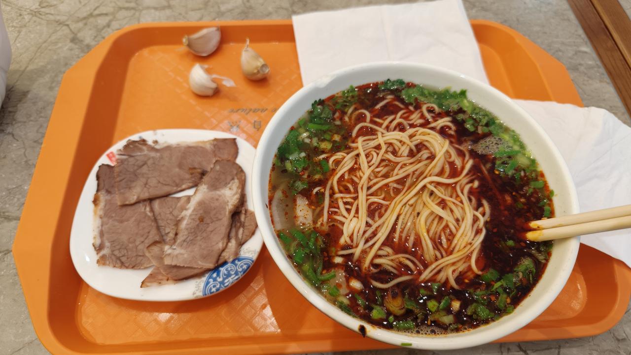 都说浙江的物价在全国都是领先的，我今天中午刚吃一碗清汤牛肉面（有几粒牛肉）+一小