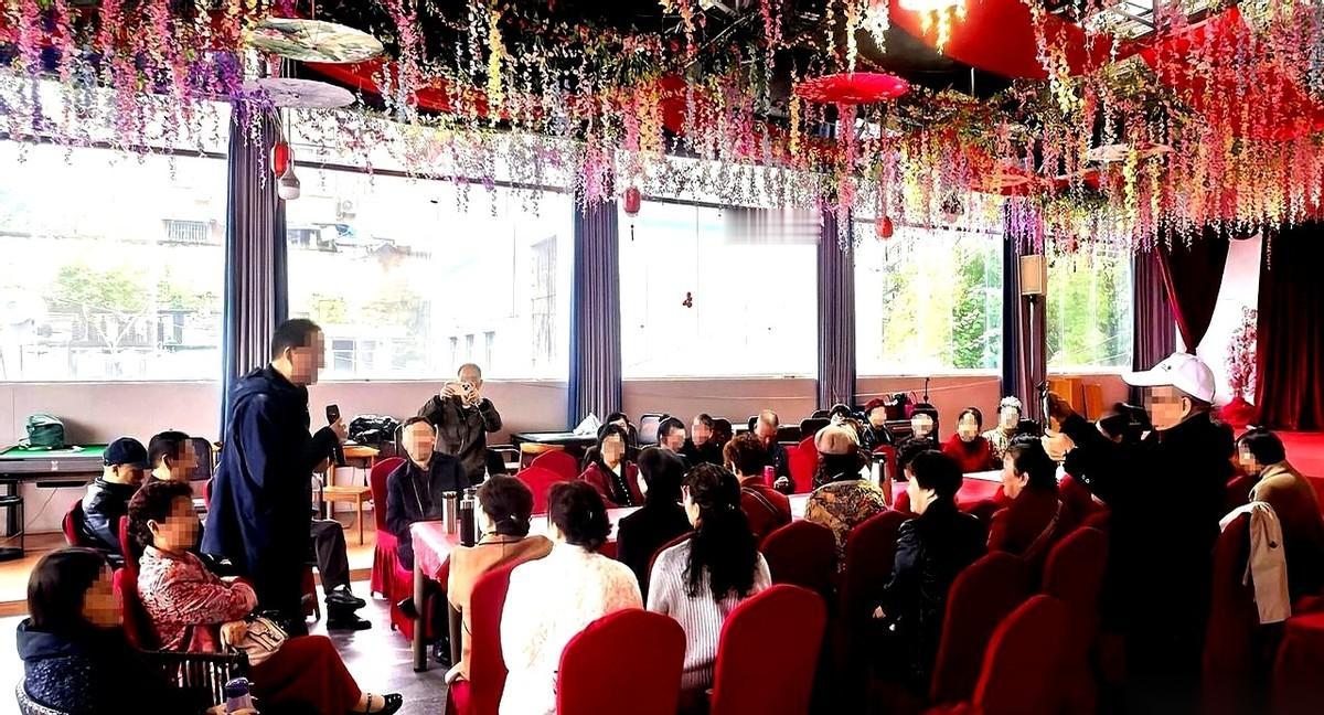 三十六年后的同学会，最该来的那个人，没来。
对，就是当年我们班的第一名。考上了最