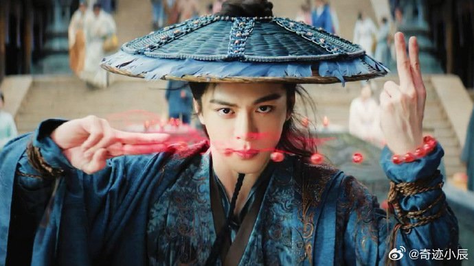 曾舜晞月鳞绮纪定妆造型 曾舜晞新剧造型太有料！唯一真龙、鬼新郎等多款造型帅炸，打