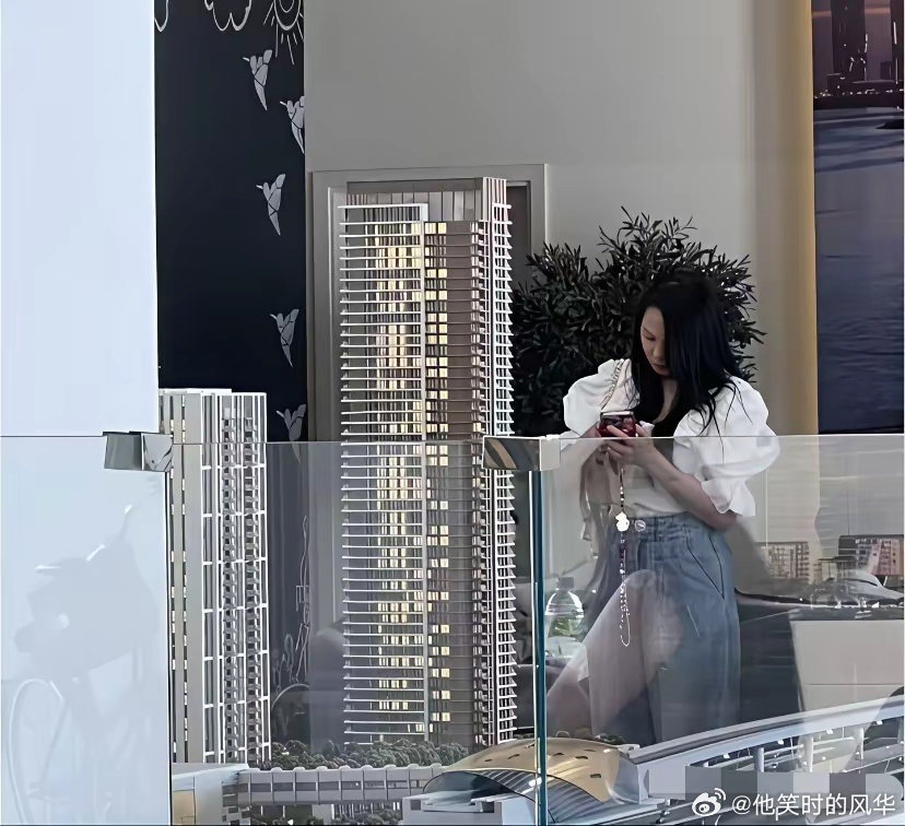 伊能静太有钱了！和秦昊跑到迪拜买房，这么早就开始给女儿攒嫁妆了？伊能静成名早，秦