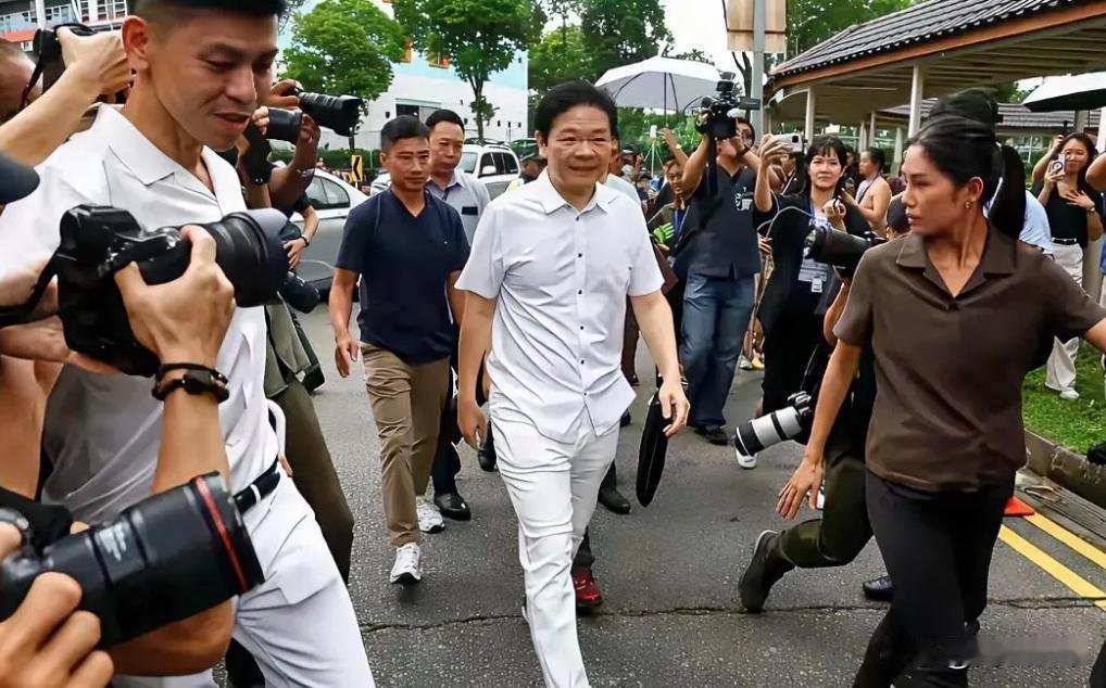 新加坡总理黄循财说，“世界上没有国家能取代美国，”这话除了狗仗人势，跪舔以外，还