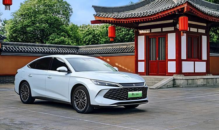 比亚迪第五代DM技术再进化，油耗刷新至2.6L，买一箱油少花50元


我们都知